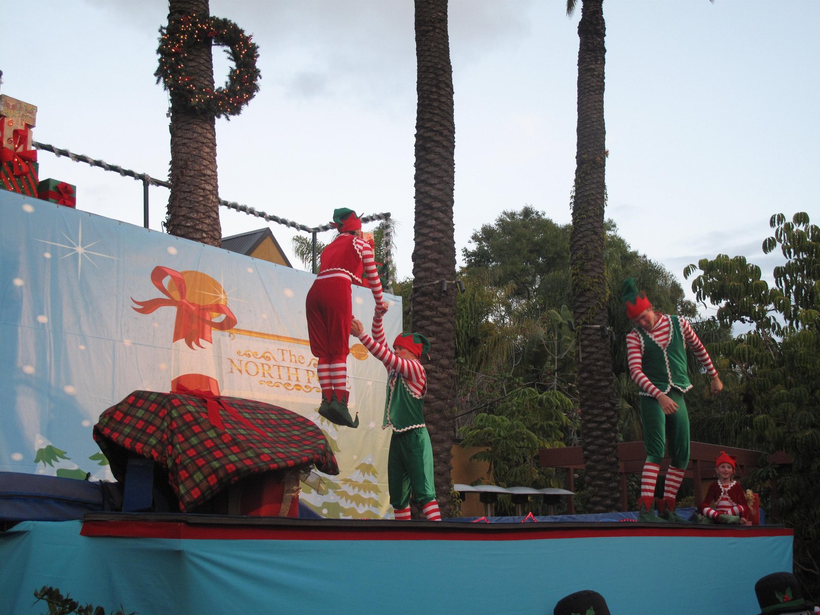 Jungle Bells and The Elves - San Diego Zoo
