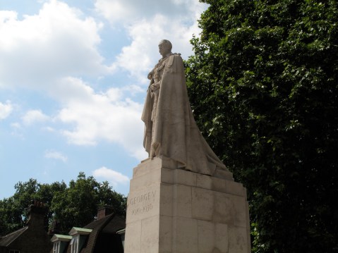 Statue of George V