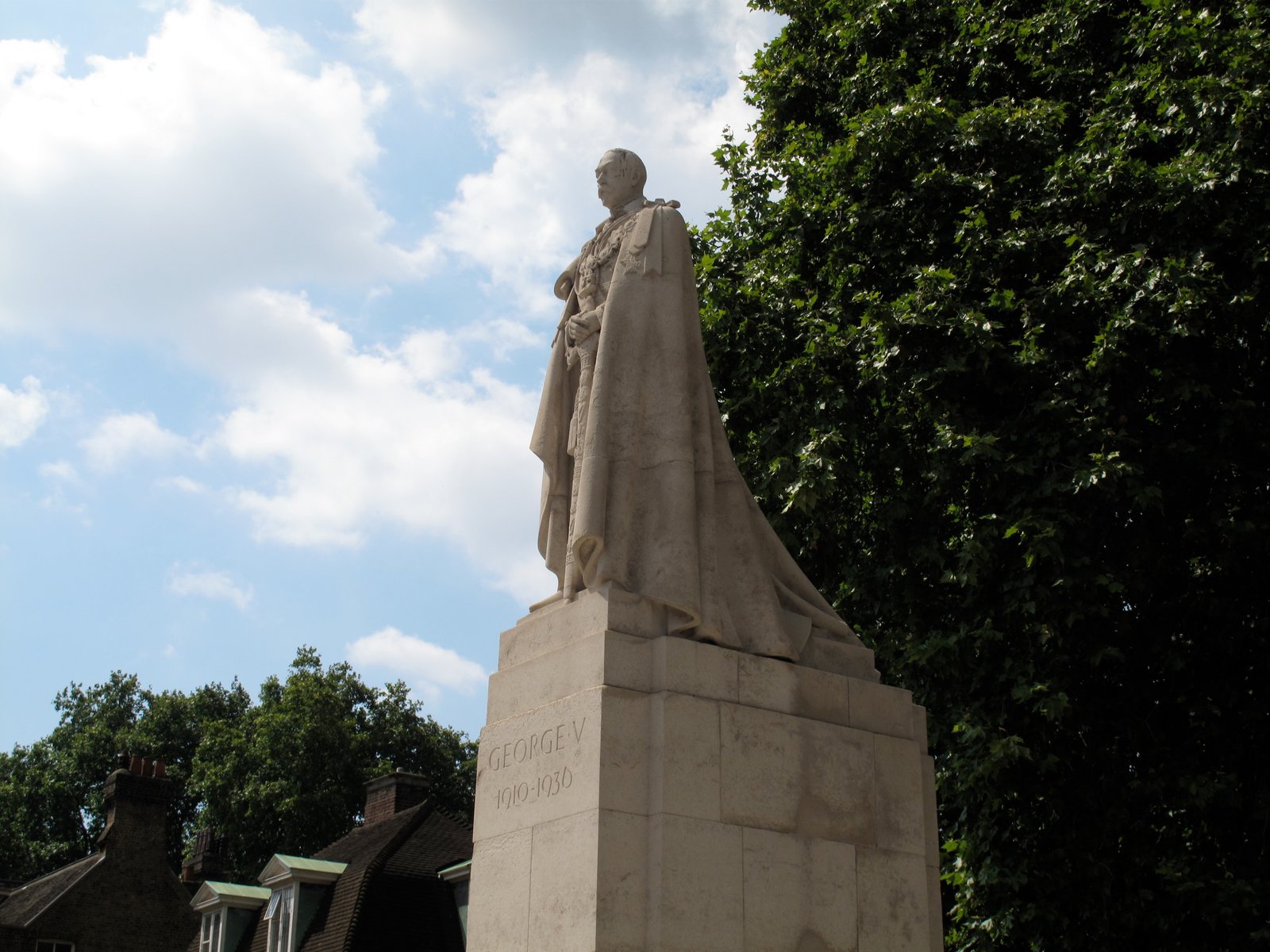 Statue of George V
