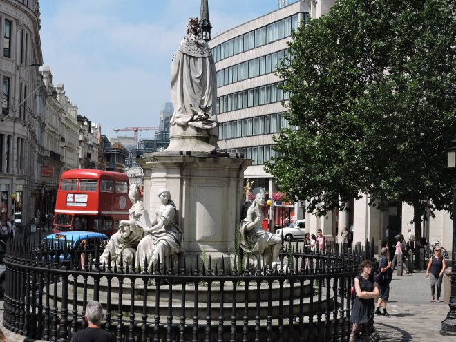 St. Paul's Cathedral, London - The Queen Anne statue
