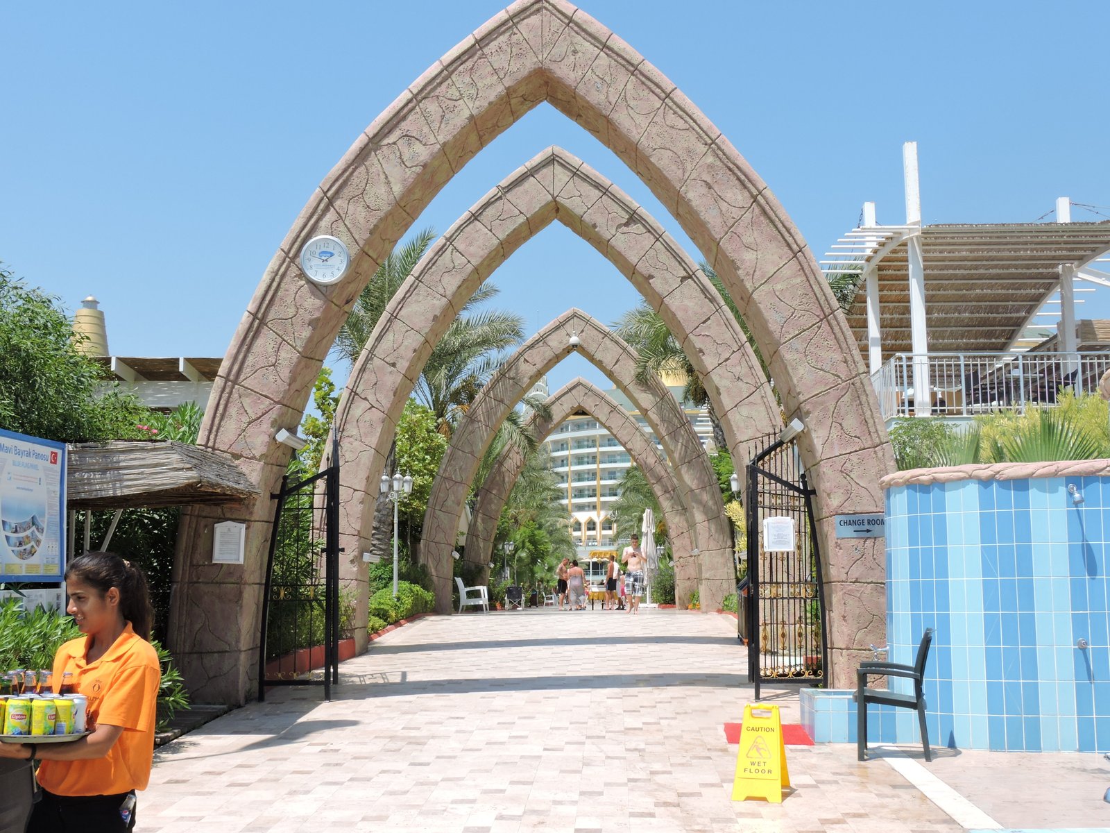 Delphin Imperial, Lara