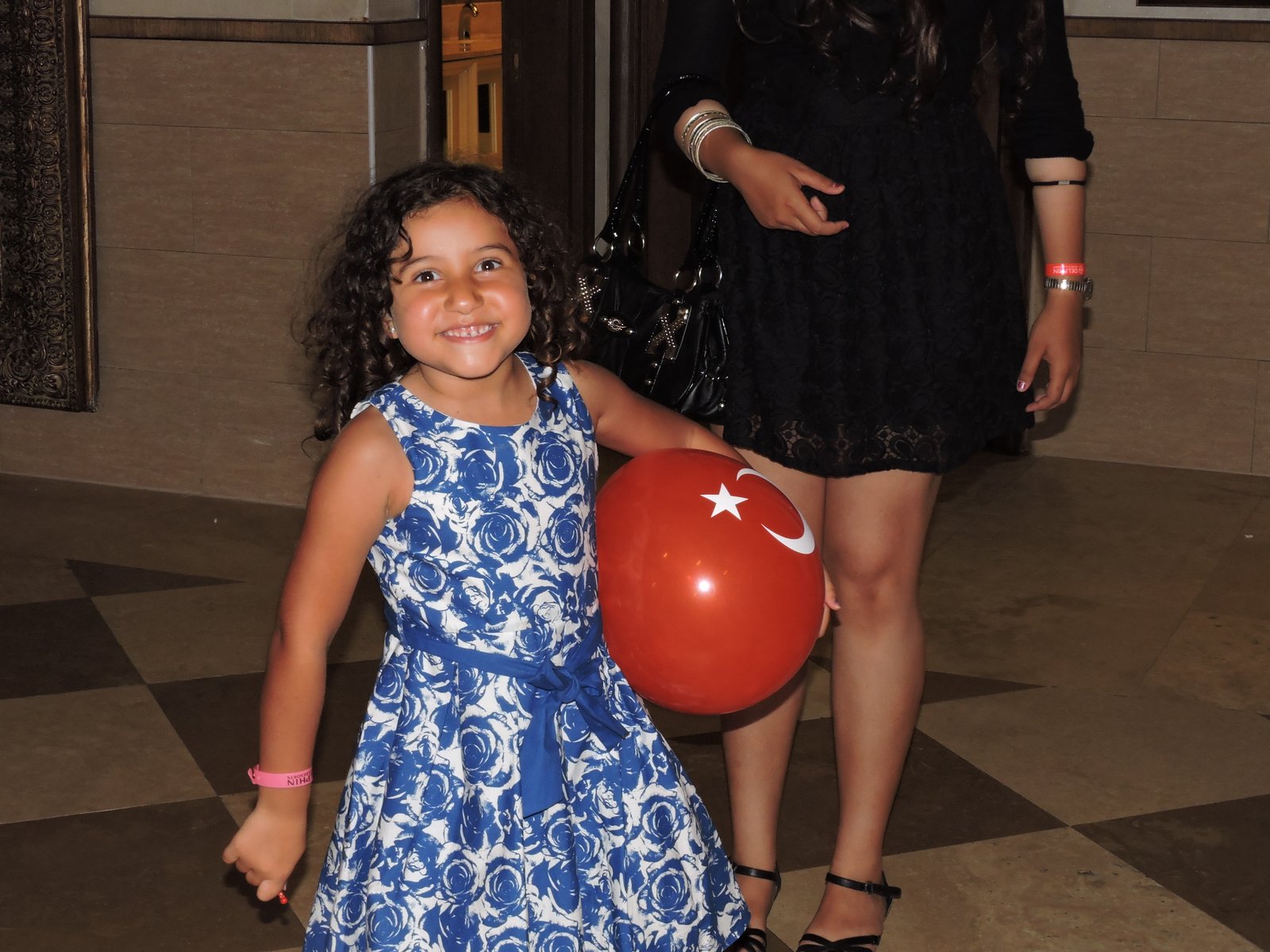 Delphin Imperial, Lara