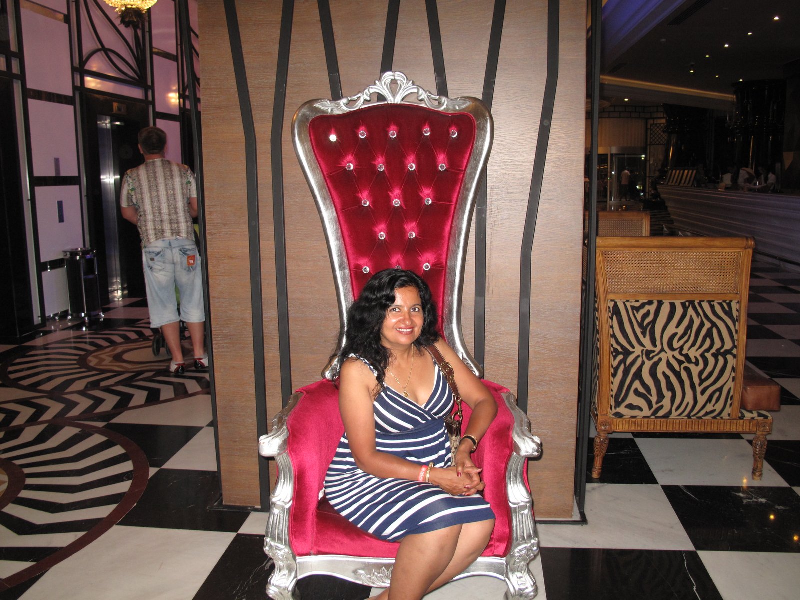 Delphin Imperial, Lara