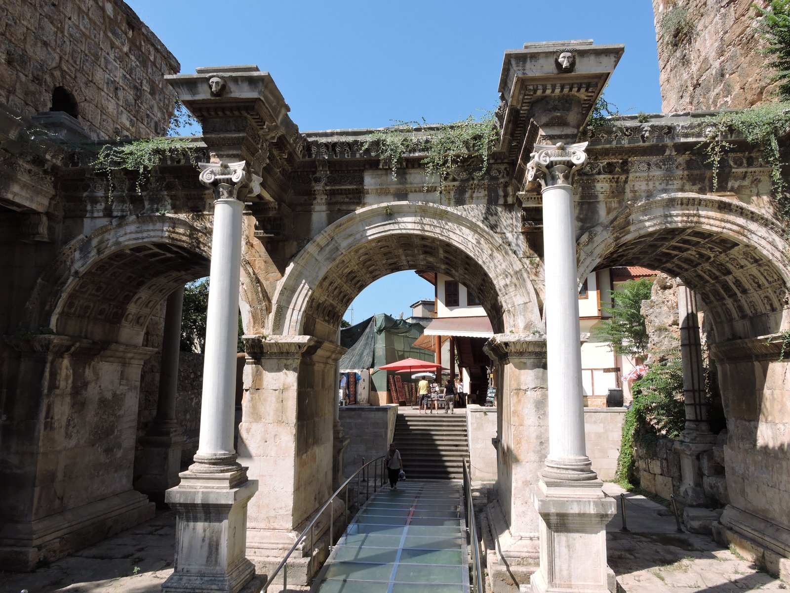 Hadrian's Gate, Antalya