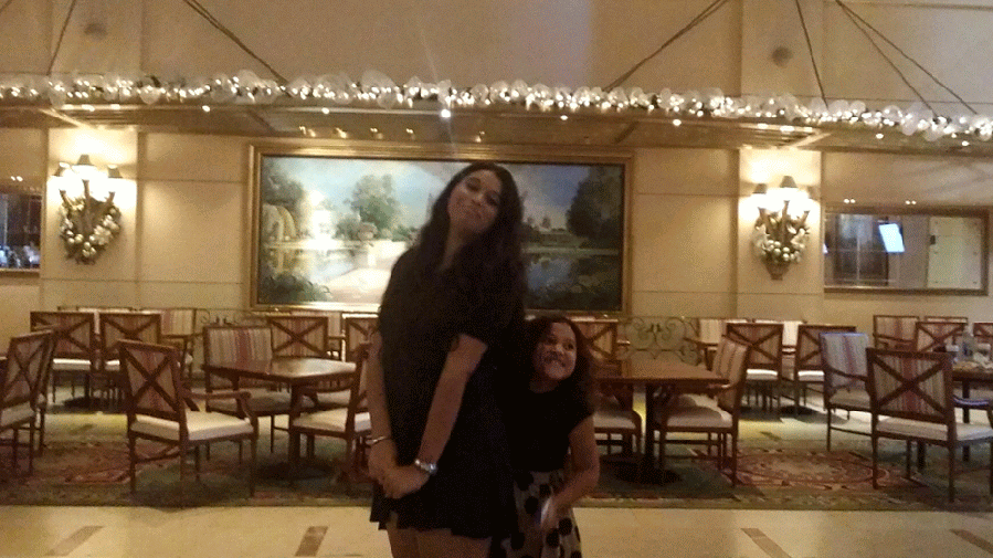 Manchester Grand Hyatt - the beautiful bar/lounge area is near the lobby